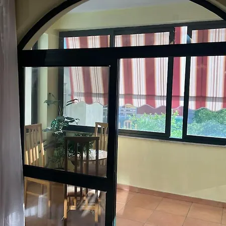 Library Lägenhet Tirana